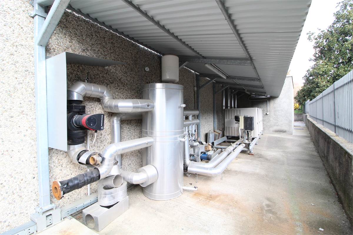 Capannone con uffici in affitto a Colverde