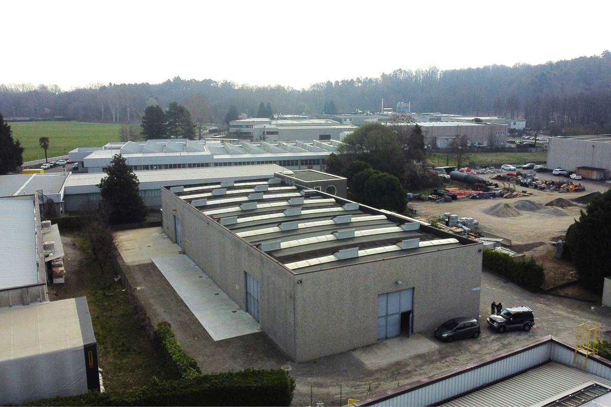 Capannone con uffici in affitto a Colverde