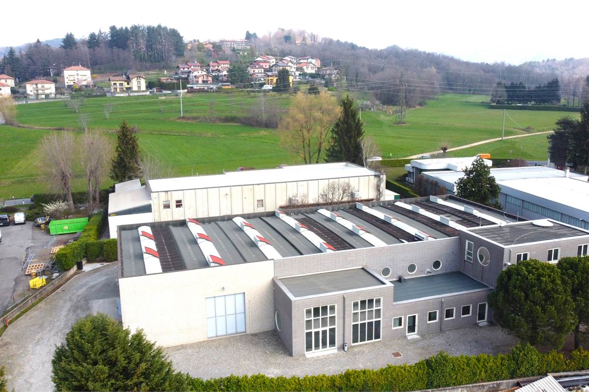 Capannone con uffici in affitto a Colverde