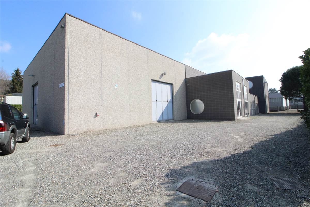 Capannone con uffici in affitto a Colverde