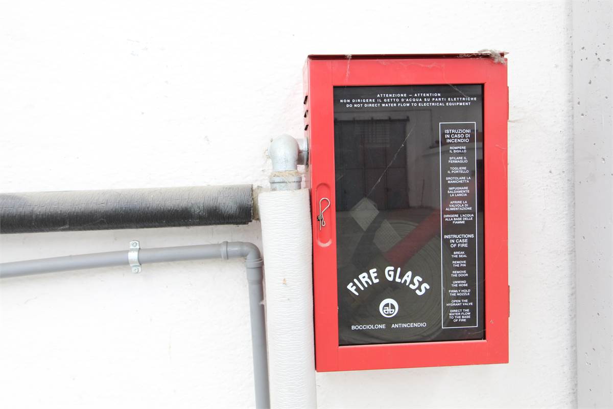 Capannone con uffici in affitto a Colverde