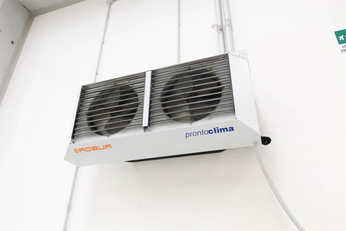 Capannone con uffici in affitto a Colverde