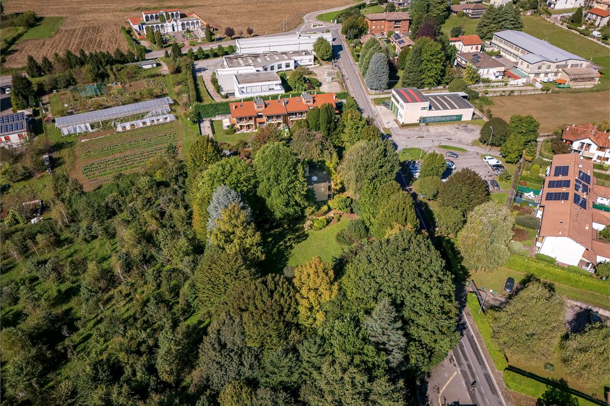 Villa con parco a Bregnano