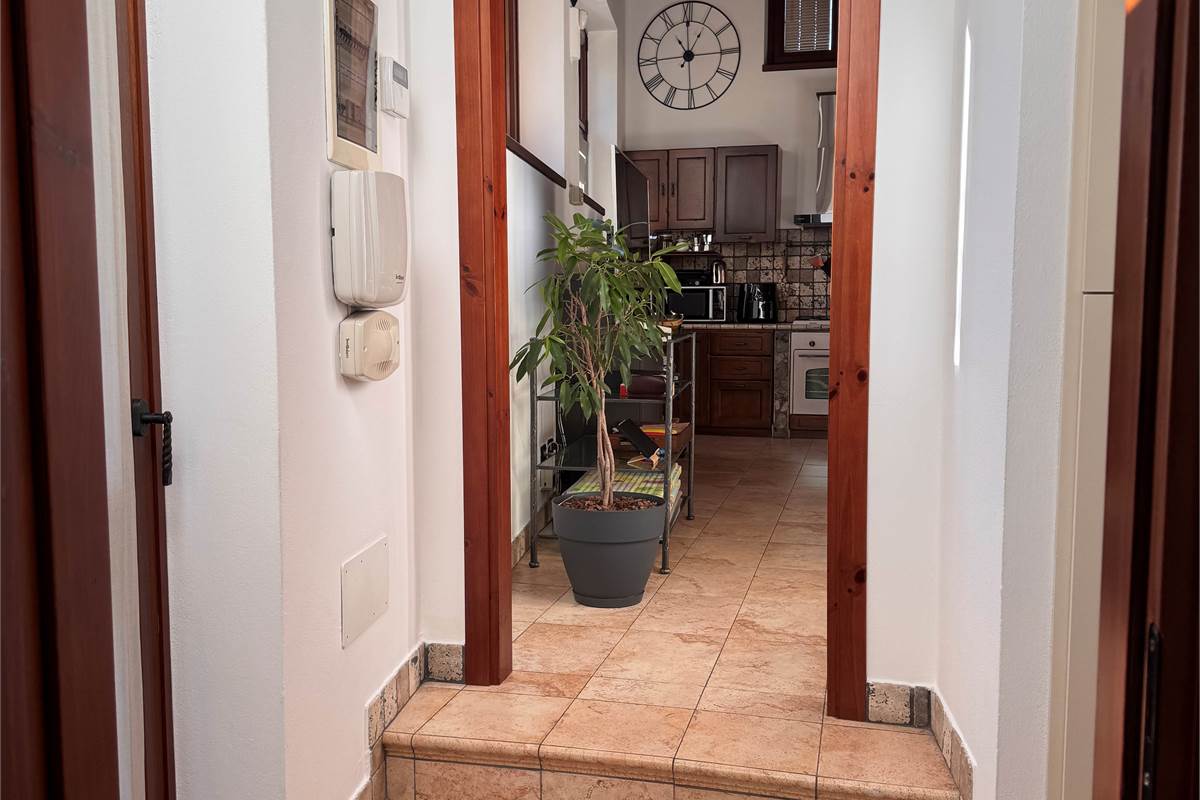 Trilocale con terrazzo a Como Trecallo