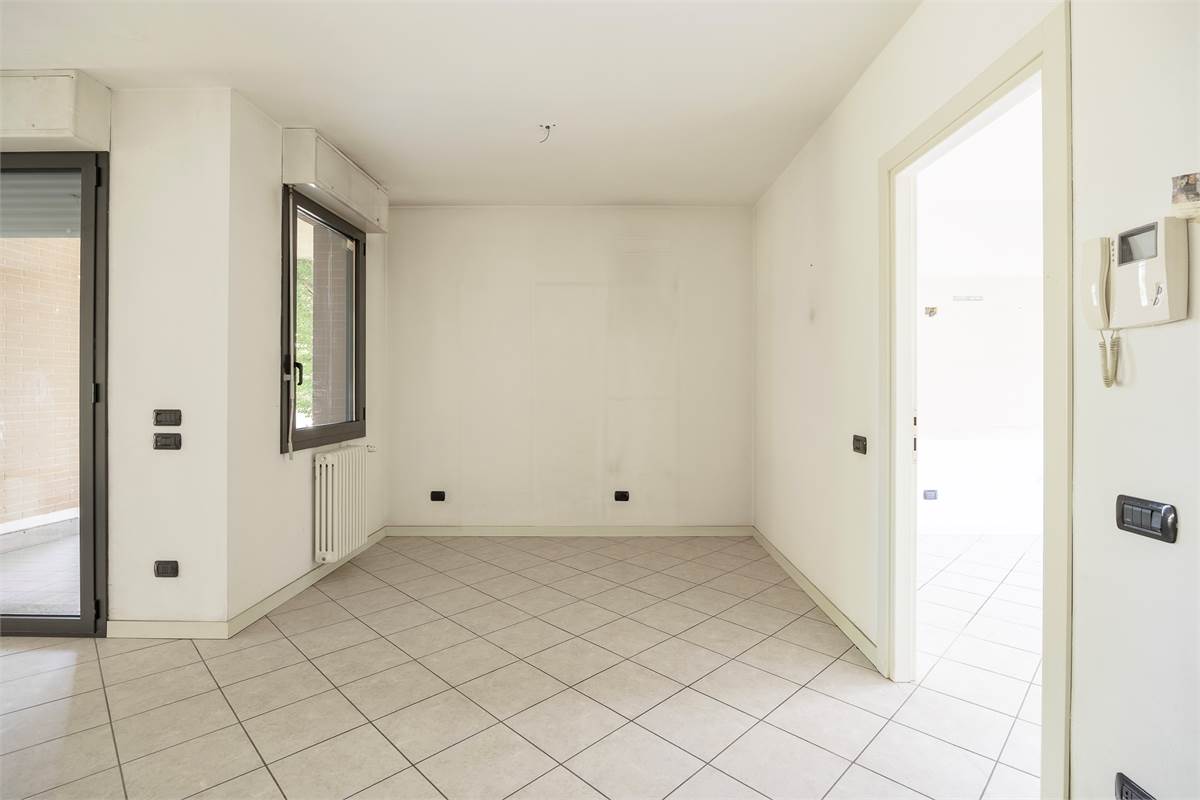 Villa a schiera di testa con box doppio