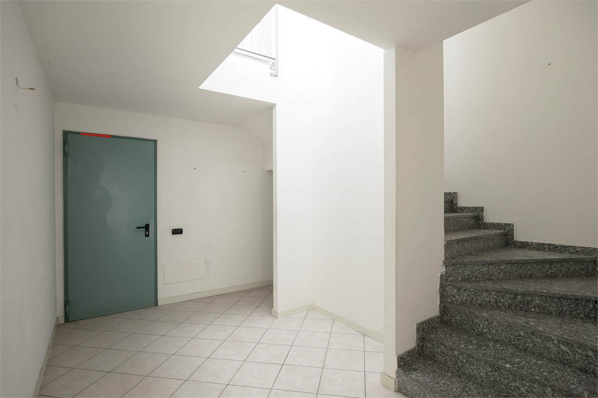 Villa a schiera di testa con box doppio