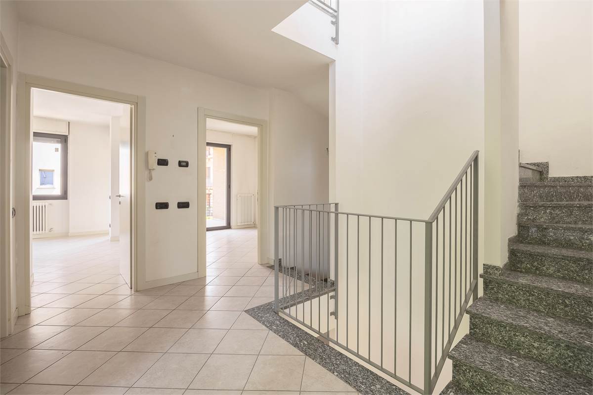 Villa a schiera di testa con box doppio