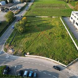 Terreno edificabile a Carugo