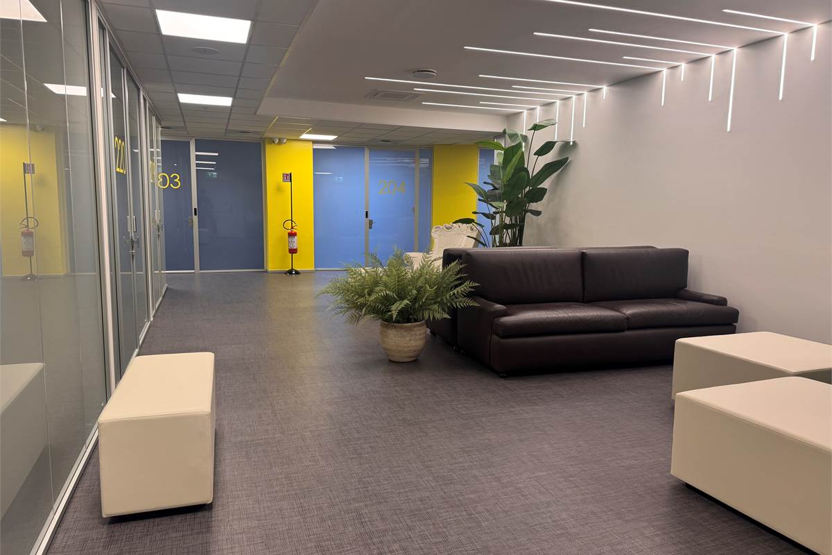 Erre Palace - Uffici in affitto a Cantù