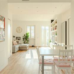 Trilocale ristrutturato a Longone al Segrino