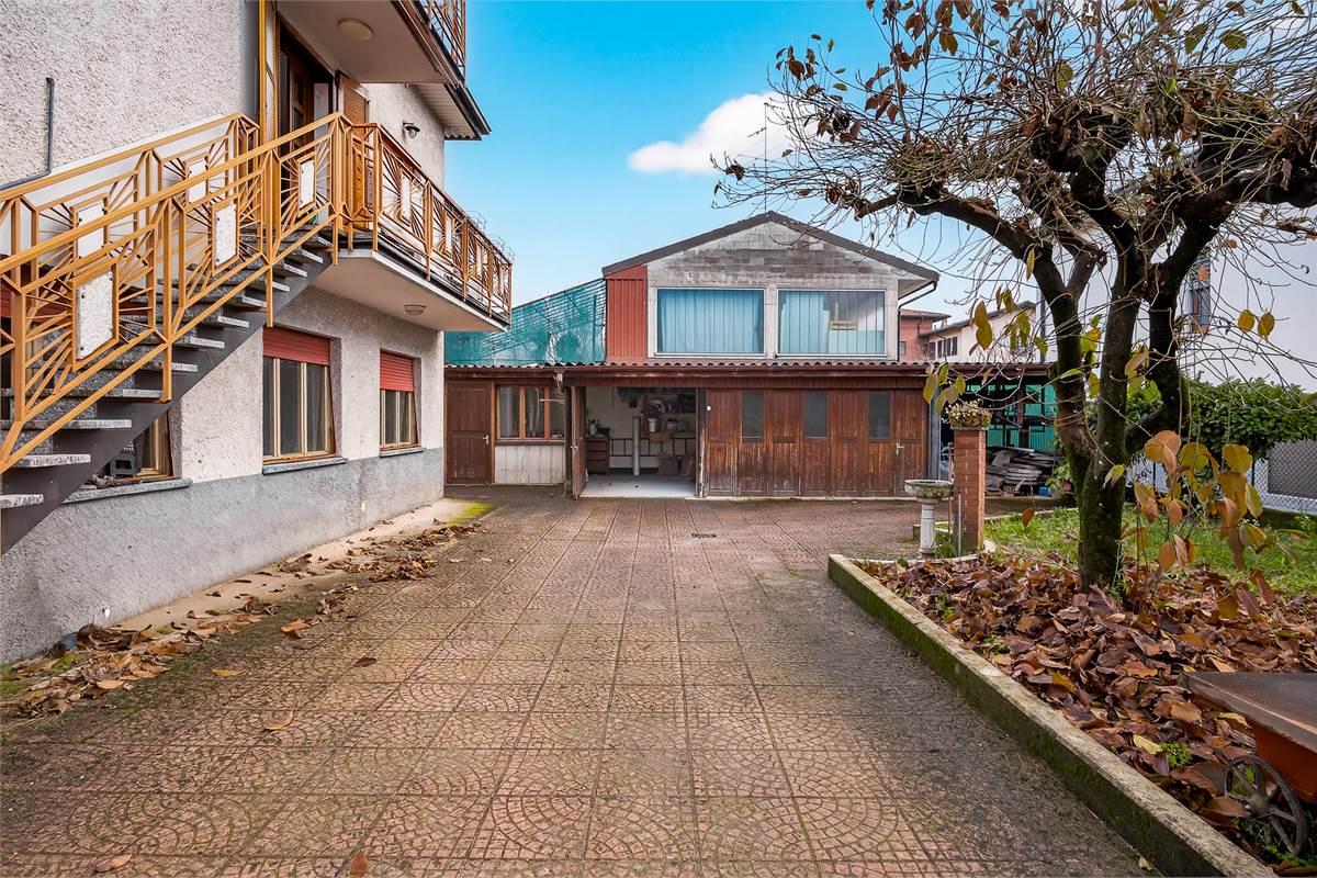 Intera casa trifamiliare a Vighizzolo