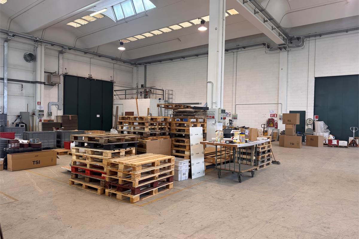 Capannone in vendita a Cantù