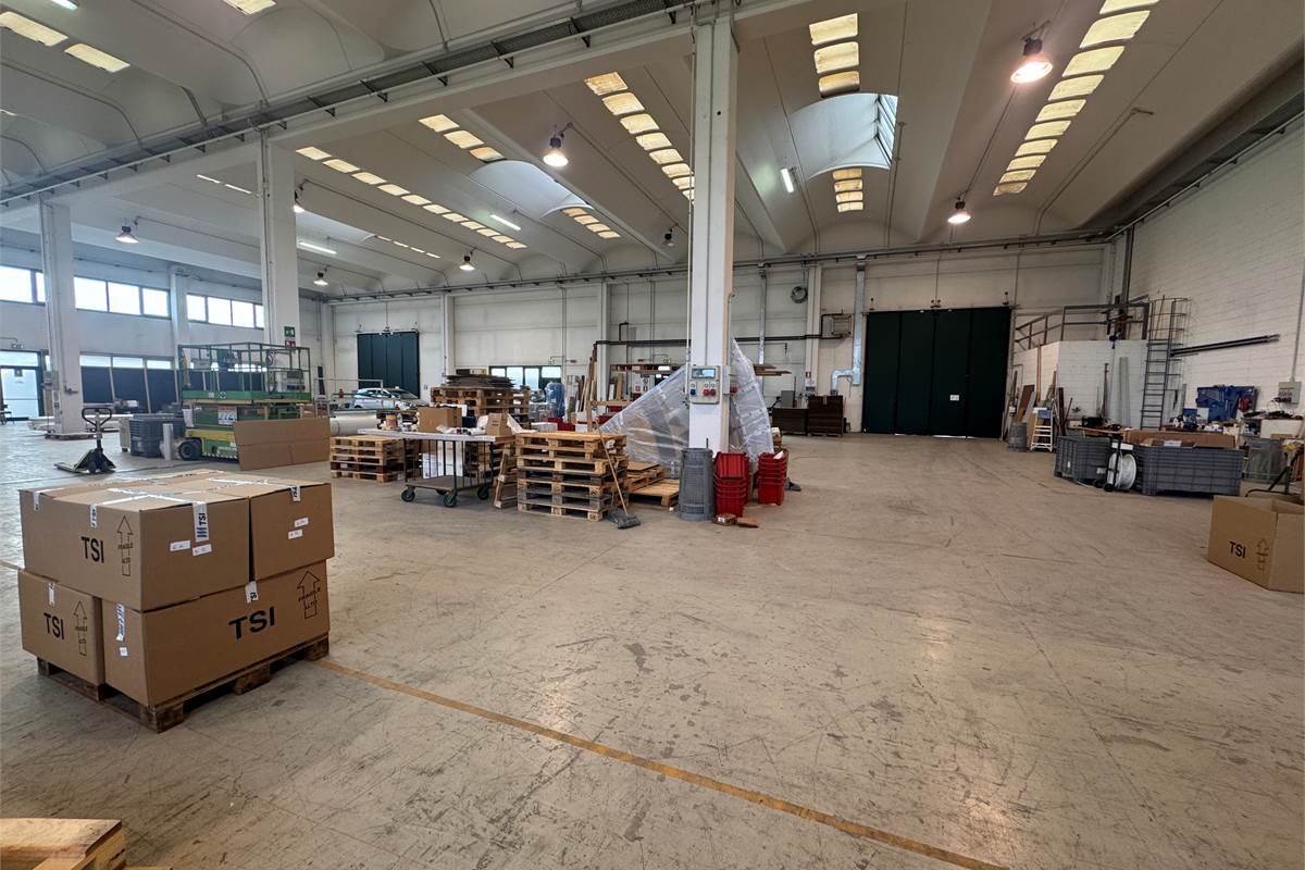 Capannone in affitto a Cantù