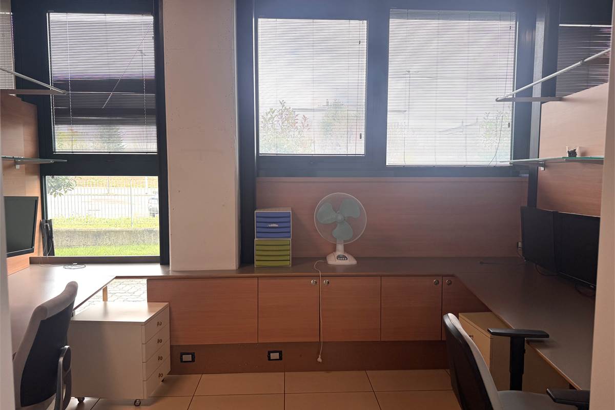 Capannone in vendita a Cantù