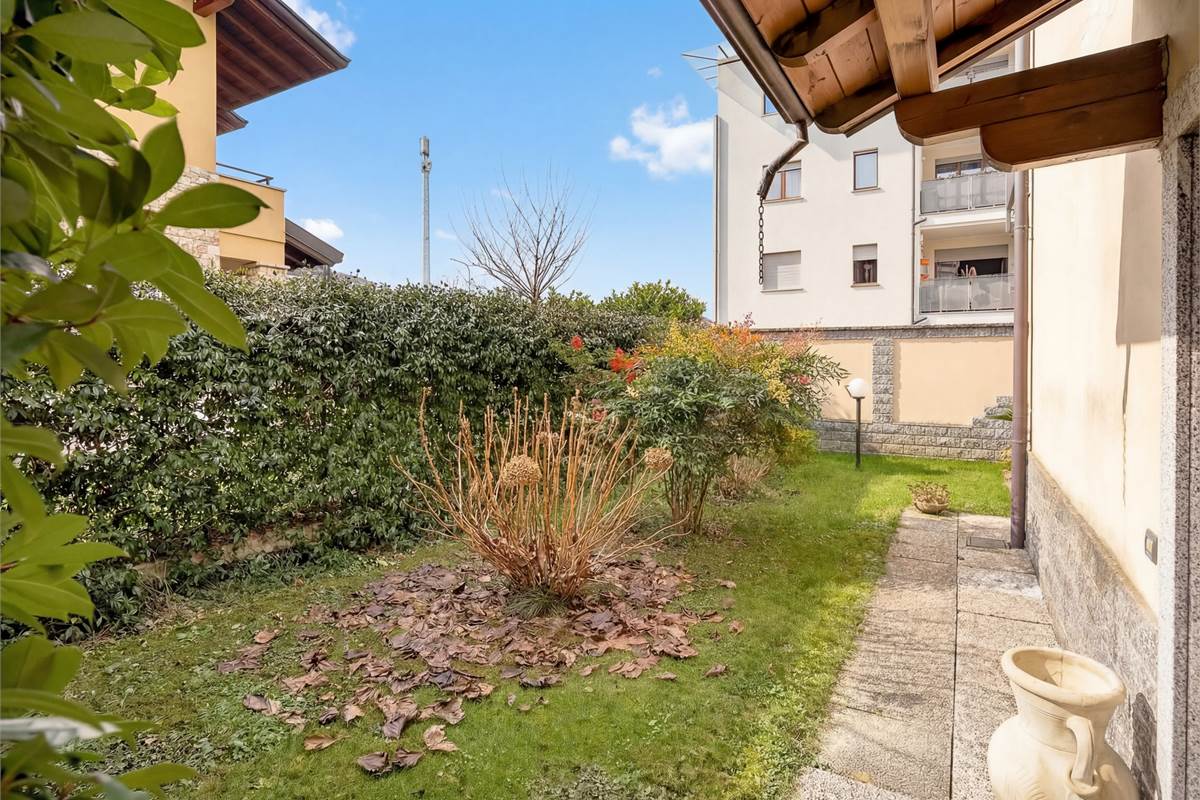 Casa singola con box triplo a Mariano Comense