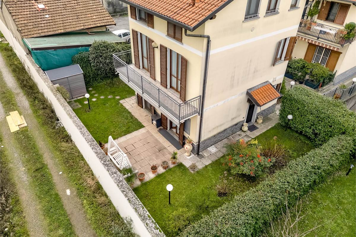 Casa singola con box triplo a Mariano Comense
