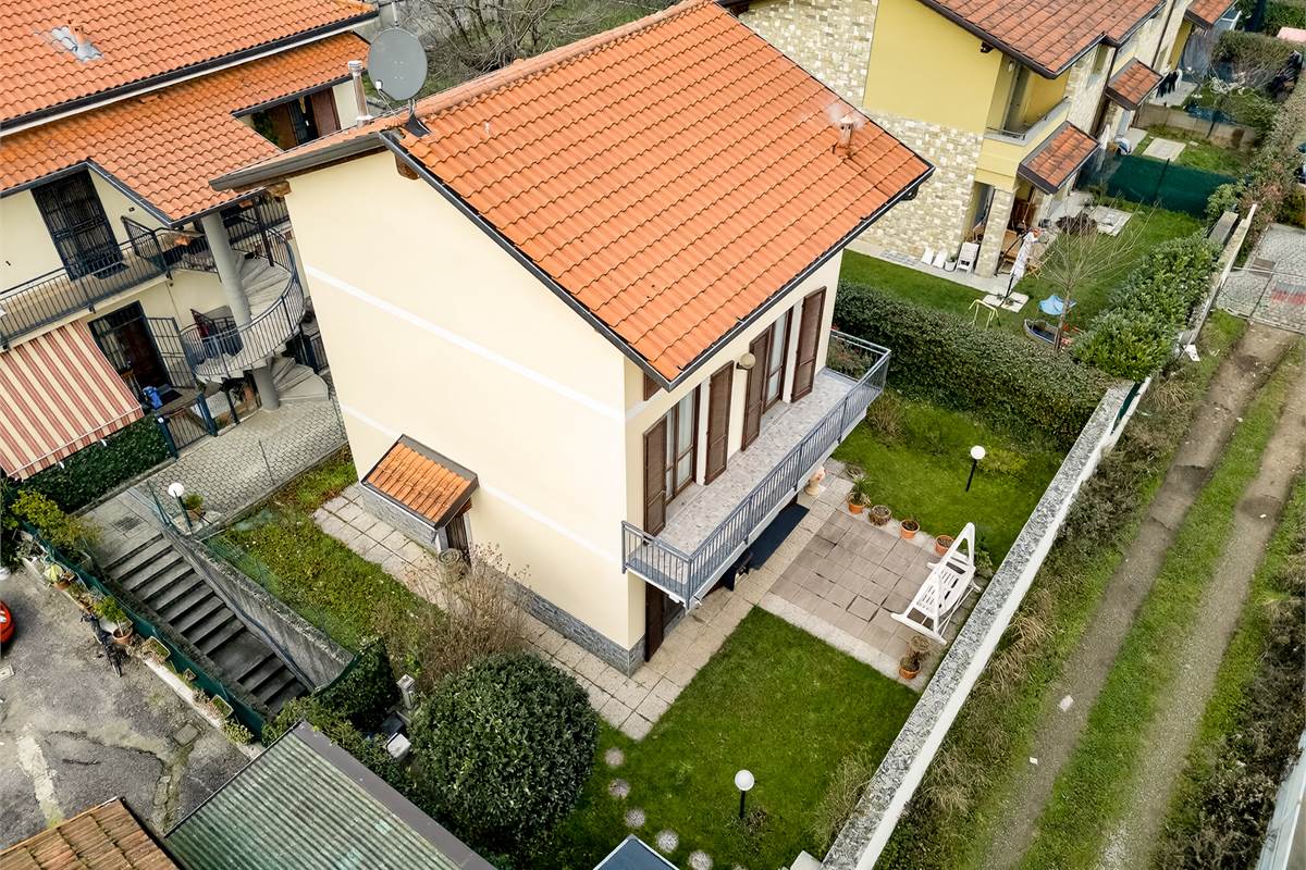Casa singola con box triplo a Mariano Comense