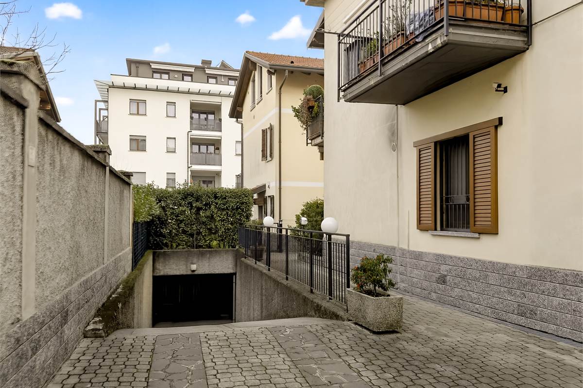Casa singola con box triplo a Mariano Comense