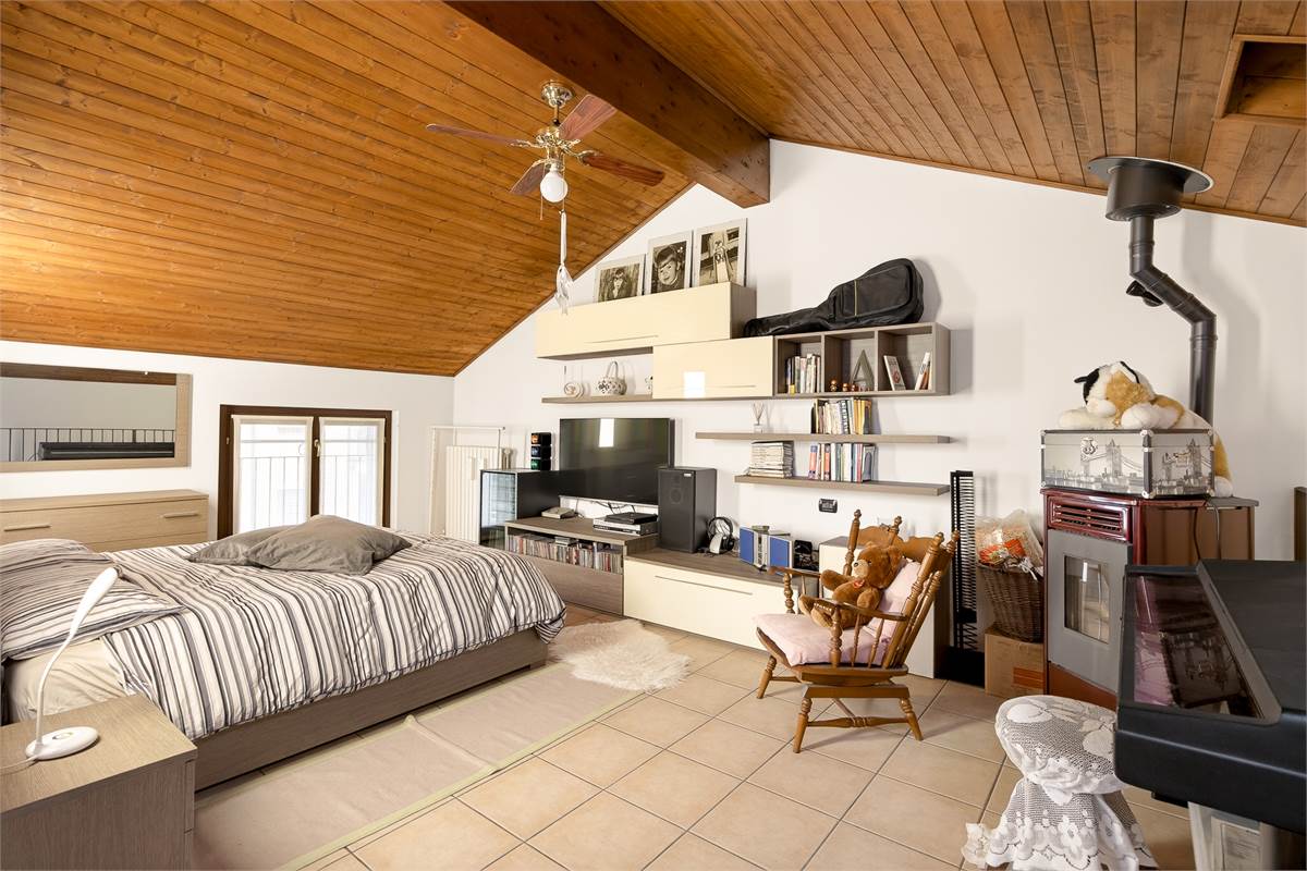 Casa singola con box triplo a Mariano Comense