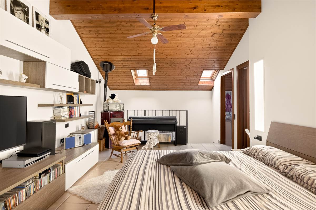 Casa singola con box triplo a Mariano Comense