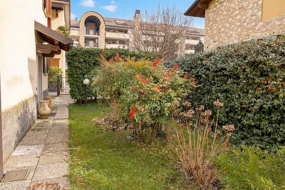Casa singola con box triplo a Mariano Comense