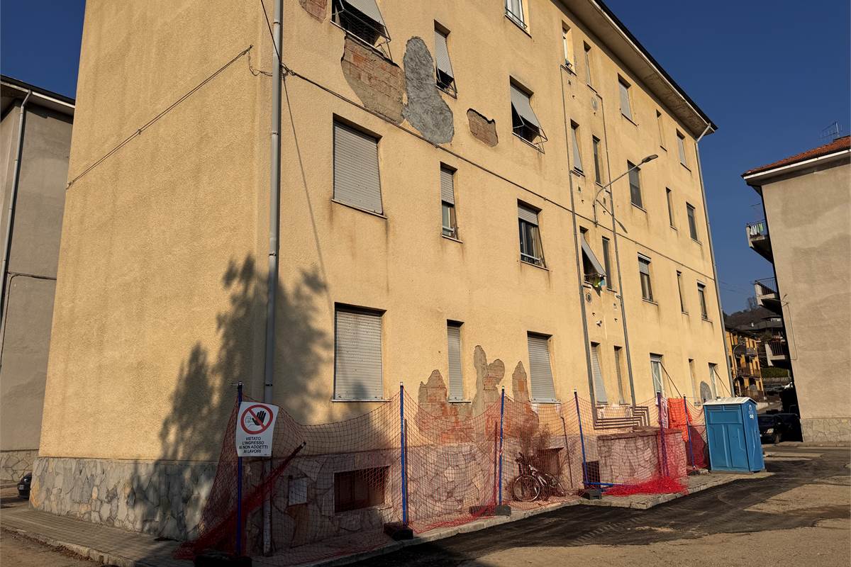 Trilocale con balcone e box a Como