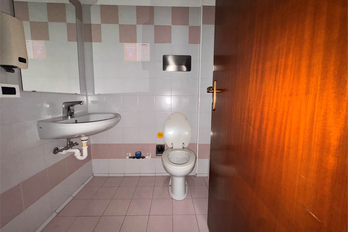 Negozio in vendita a Erba