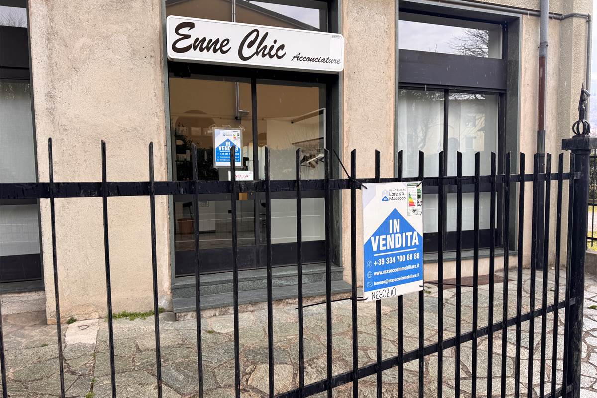 Negozio in vendita a Erba