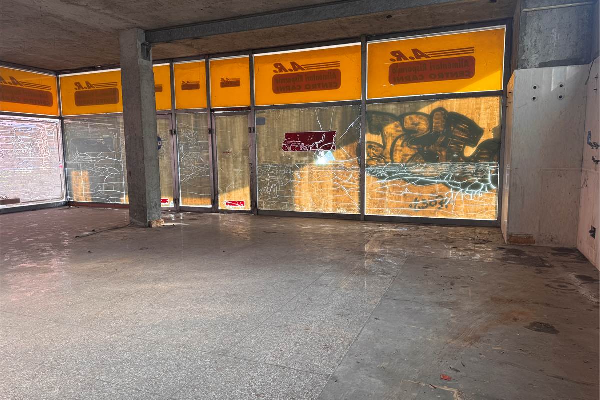 Negozio in vendita a Lentate sul Seveso