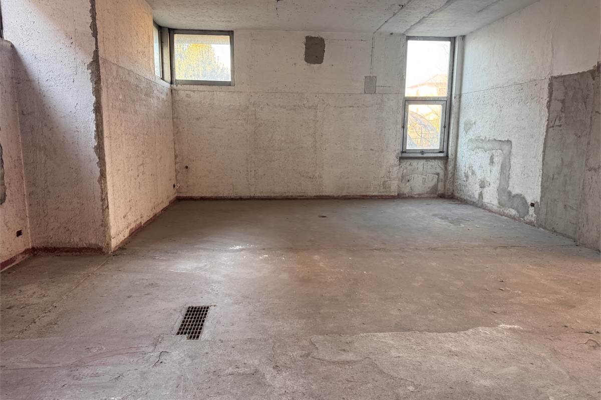 Negozio in vendita a Lentate sul Seveso