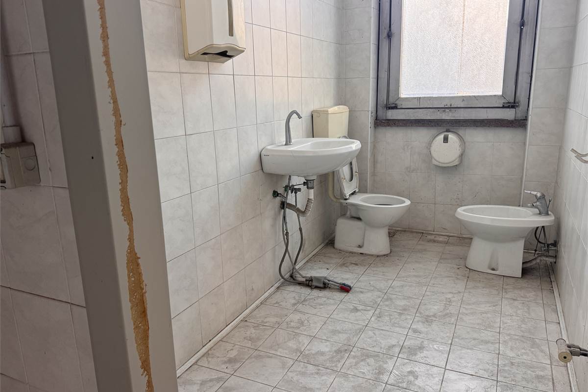 Negozio in vendita a Lentate sul Seveso