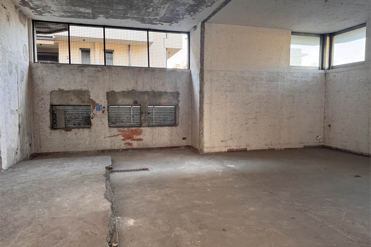 Negozio in vendita a Lentate sul Seveso