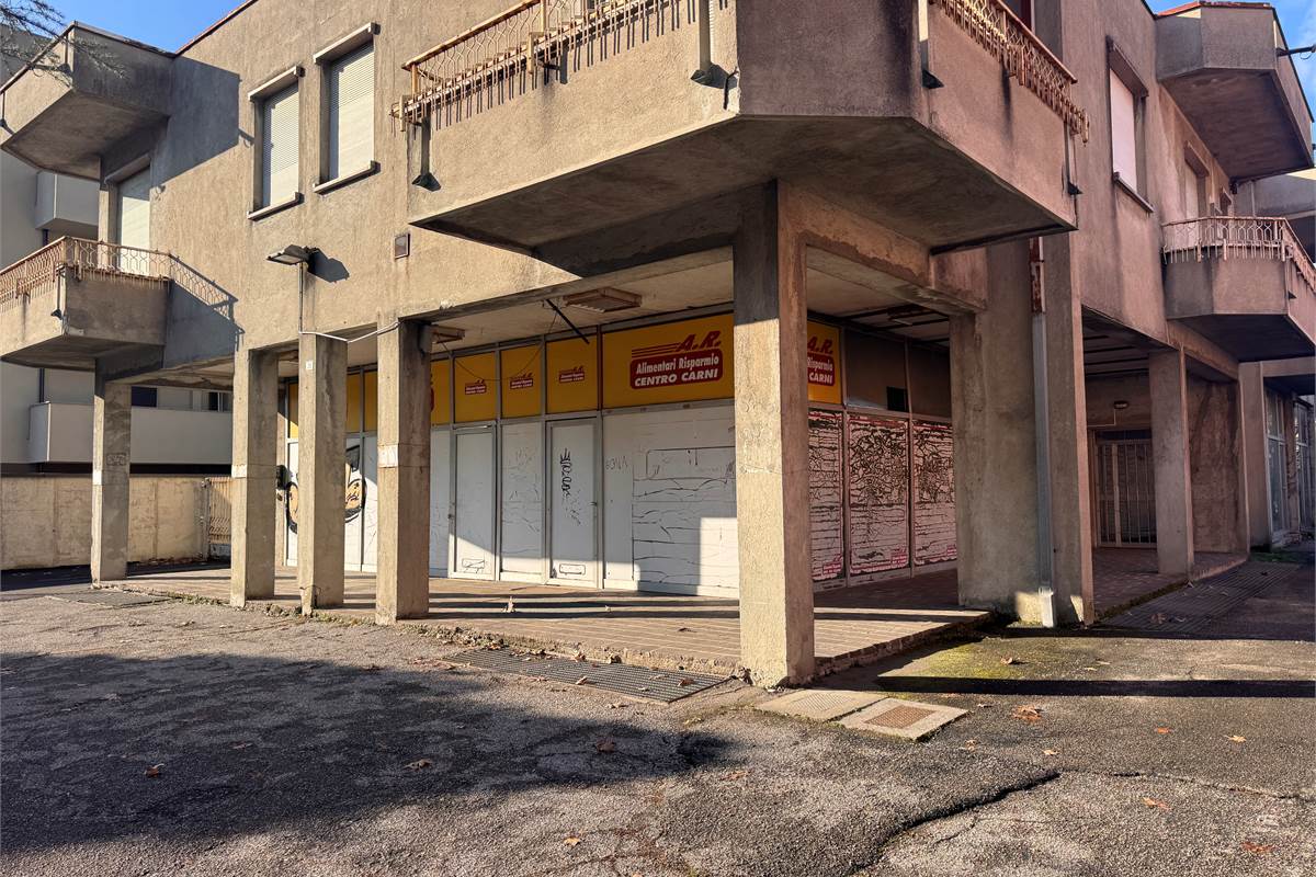 Negozio in vendita a Lentate sul Seveso