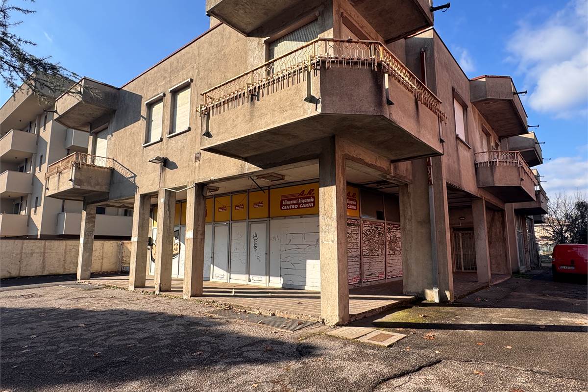Negozio in vendita a Lentate sul Seveso