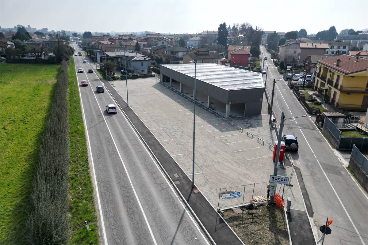 Locale commerciale in vendita a Fino Mornasco