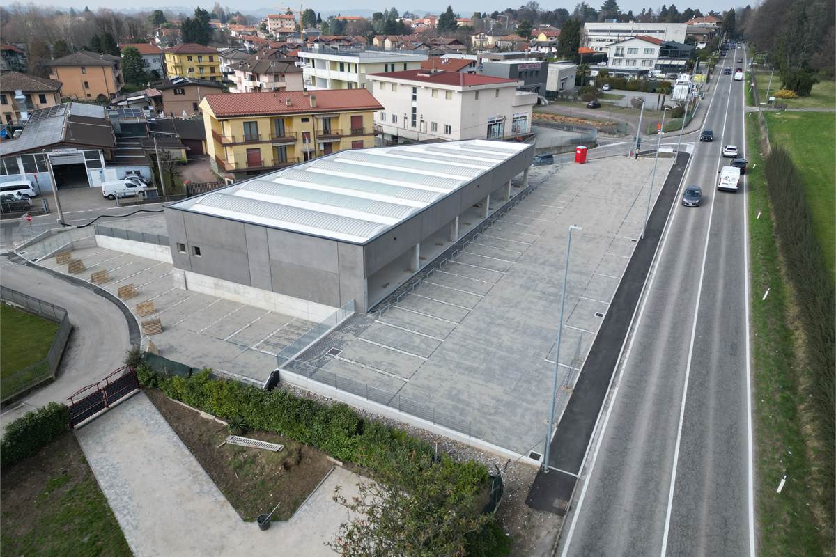 Locale commerciale in vendita a Fino Mornasco