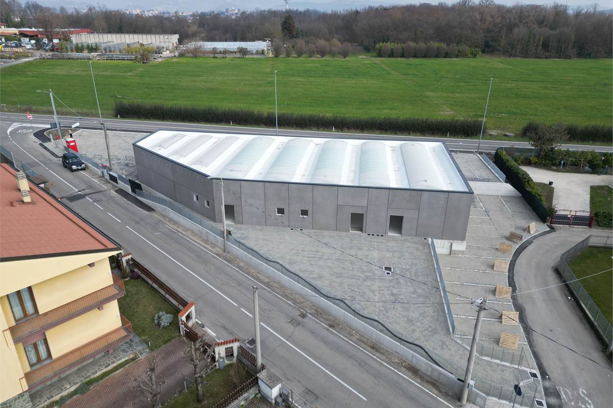 Locale commerciale in vendita a Fino Mornasco