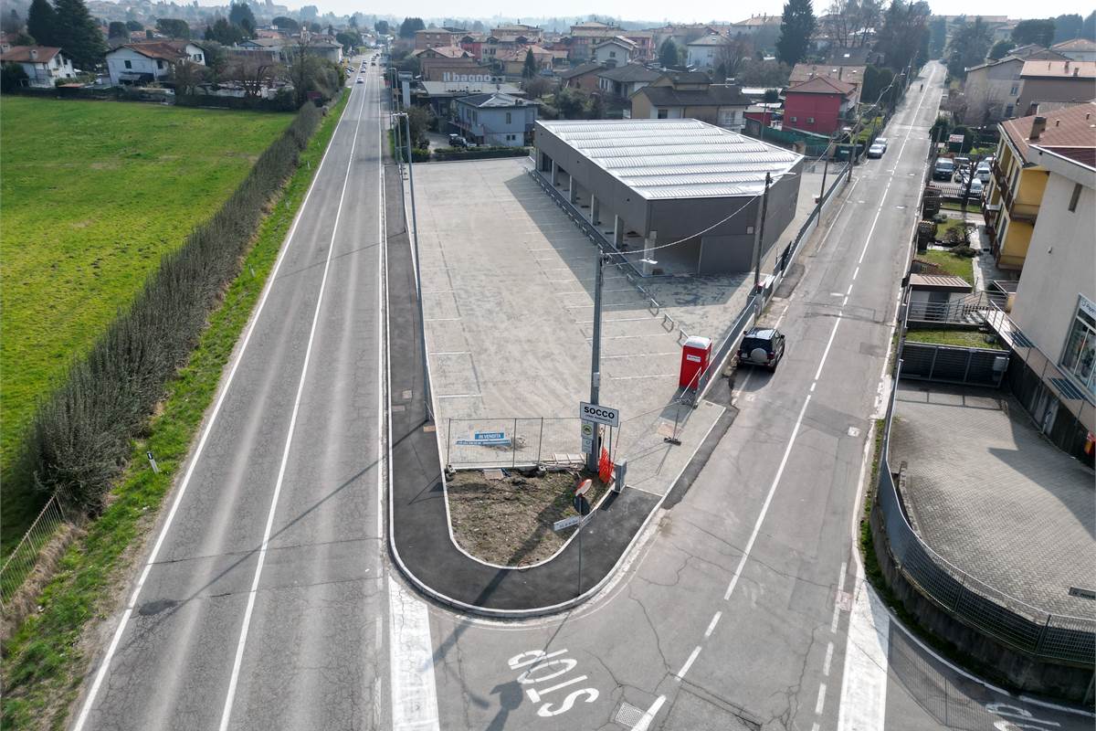 Locale commerciale in vendita a Fino Mornasco