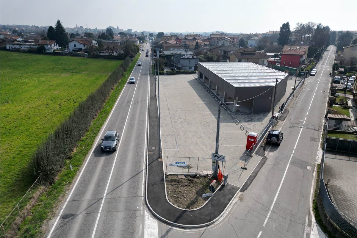Locale commerciale in vendita a Fino Mornasco