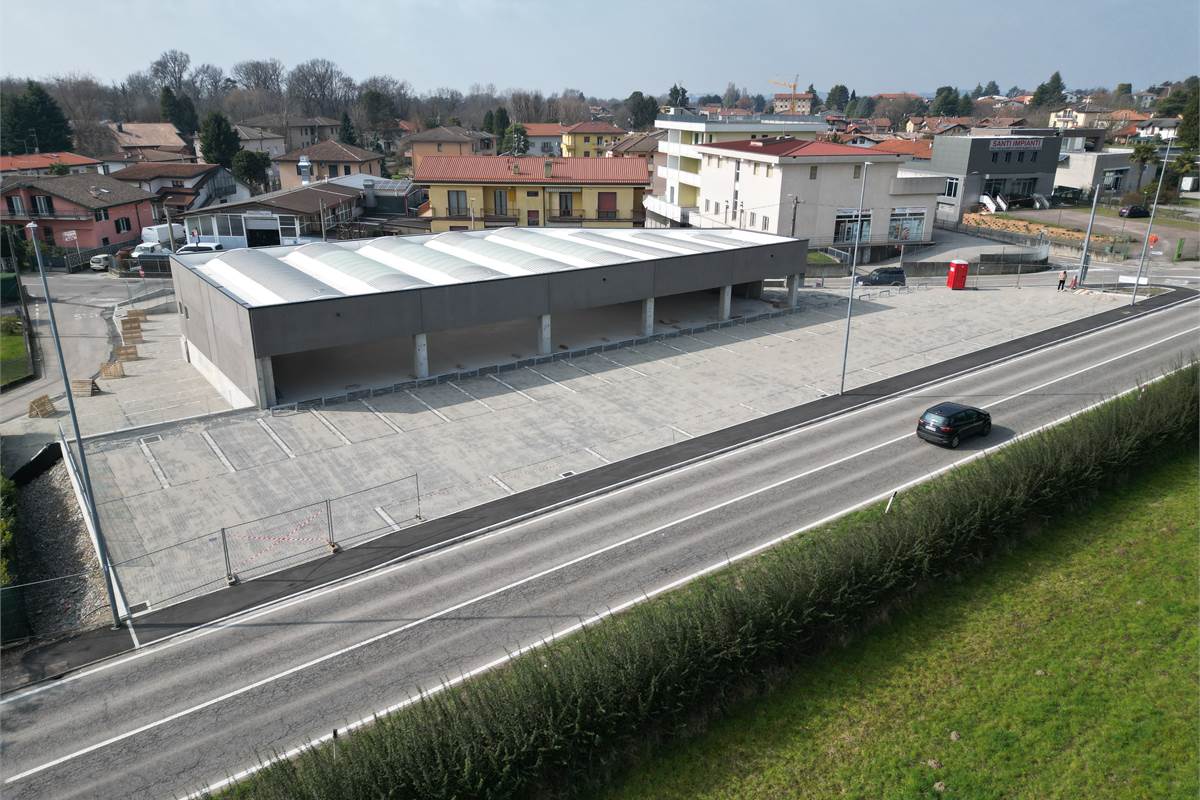 Locale commerciale in vendita a Fino Mornasco