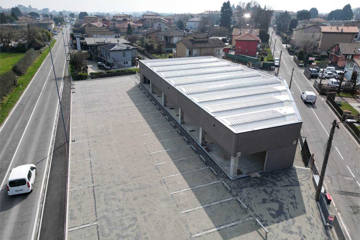 Locale commerciale in vendita a Fino Mornasco