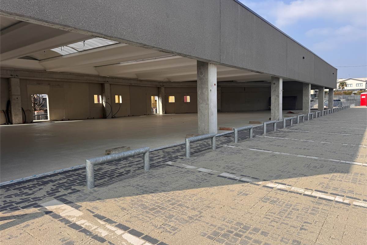 Locale commerciale in vendita a Fino Mornasco