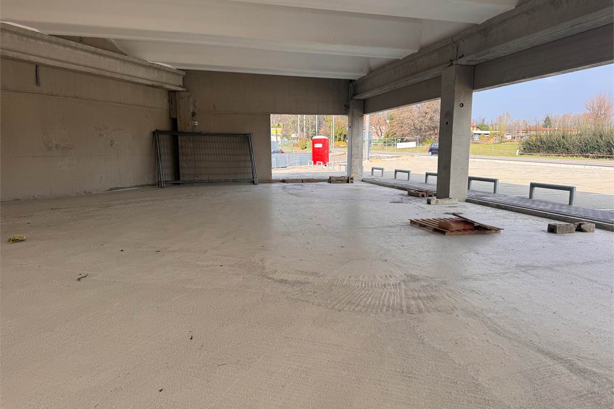 Locale commerciale in vendita a Fino Mornasco