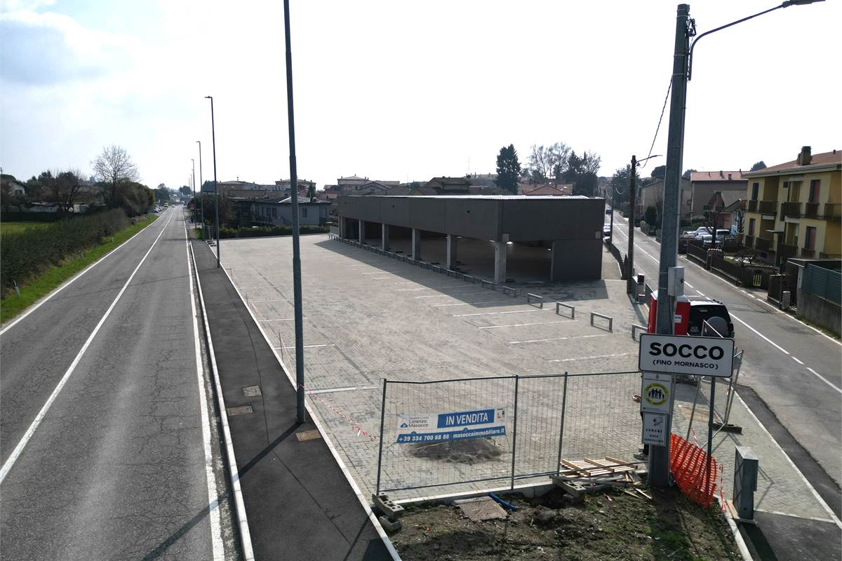 Locale commerciale in vendita a Fino Mornasco