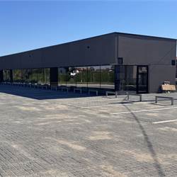 Locale commerciale in vendita a Fino Mornasco