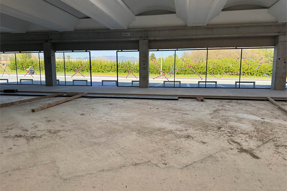 Locale commerciale in vendita a Fino Mornasco