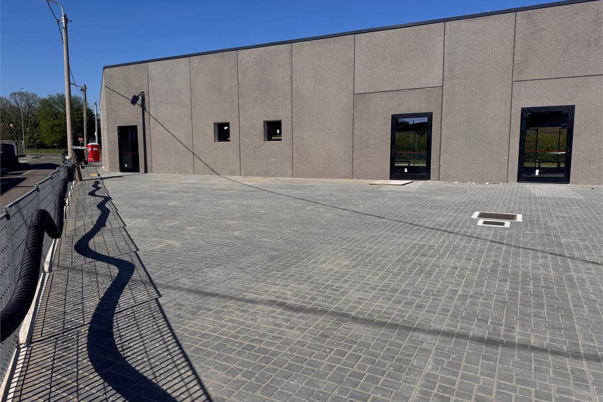 Locale commerciale in vendita a Fino Mornasco