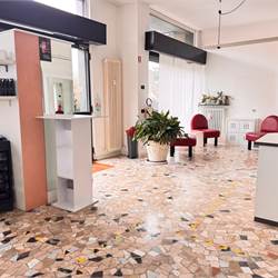 Ampio locale trasformabile in trilocale a Erba