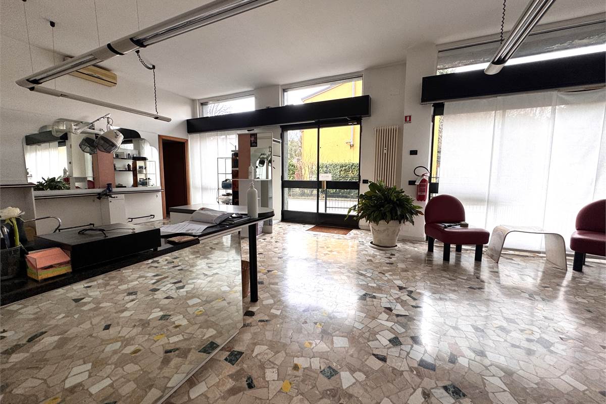 Ampio locale trasformabile in trilocale a Erba