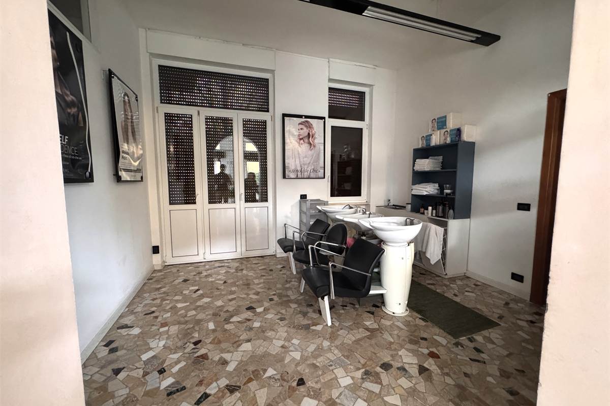Ampio locale trasformabile in trilocale a Erba
